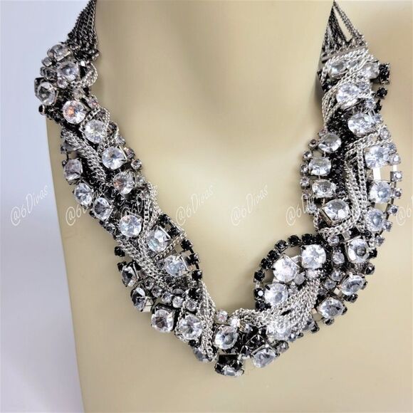 SILVER and Crystal Necklace - Picture 2 of 9